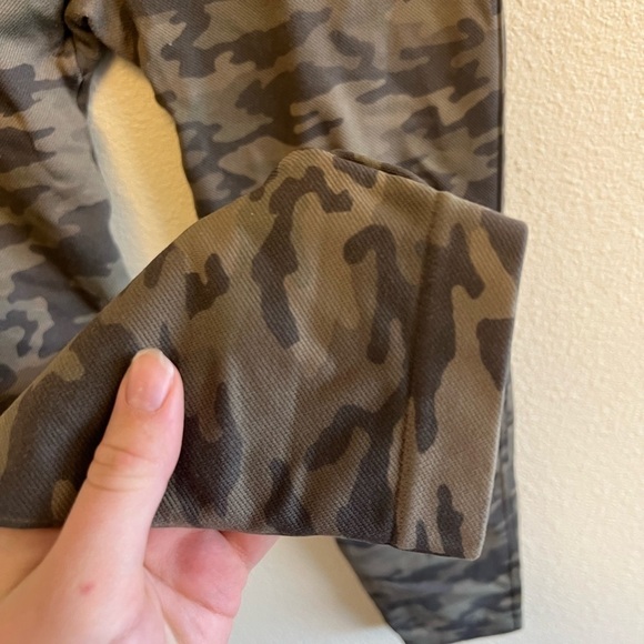 Spanx Look at Me Now Seamless Cropped Leggings in Sage Camo - Picture 9 of 11